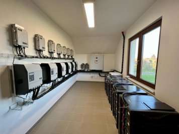 30kwp / 42kVA Studer Inverters / 132 kWh Weco 5k3 battery, Industrial facility