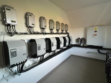 30kwp / 42kVA Studer Inverters / 132 kWh Weco 5k3 battery, Industrial facility